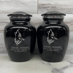 Customer Gallery - Wolf Sharing Urn - Jet Black